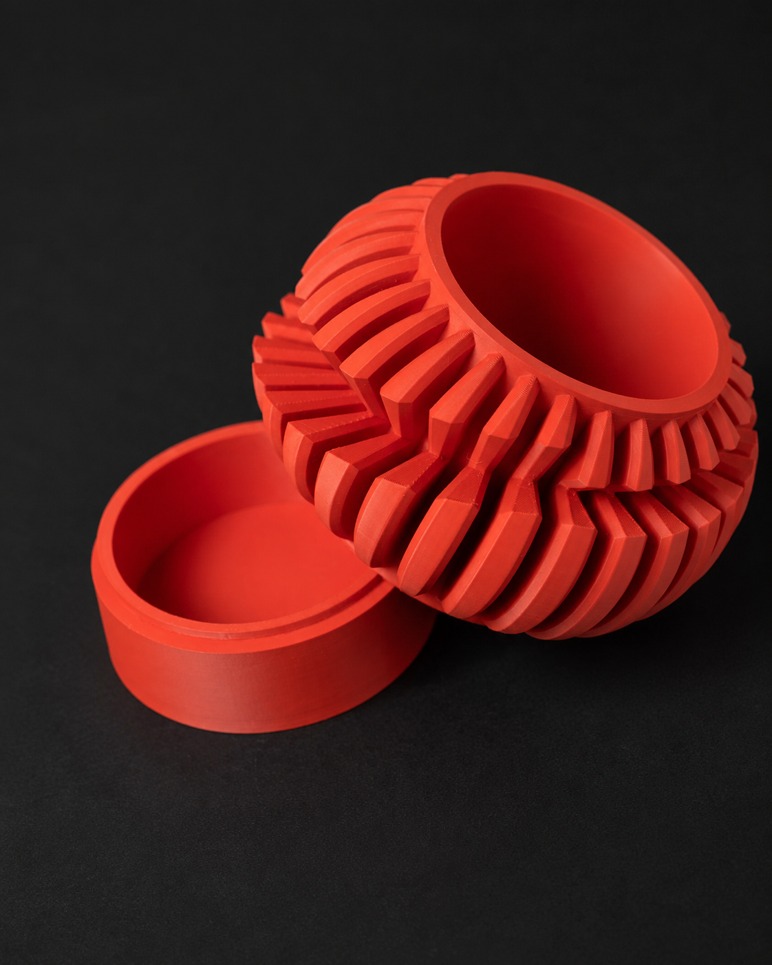 The Luxe planter separated from its included coordinating tray